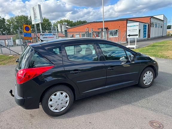 Peugeot 207 SW 2 of 7