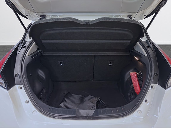 Nissan Leaf 8 of 16