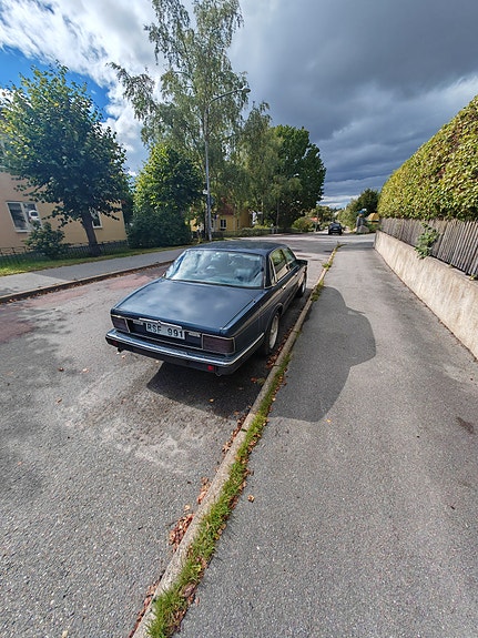 Jaguar XJ 3 of 5