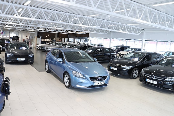 Volvo V40 3 of 22