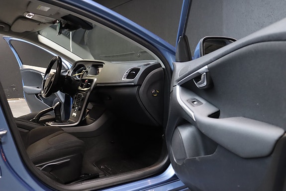 Volvo V40 13 of 22