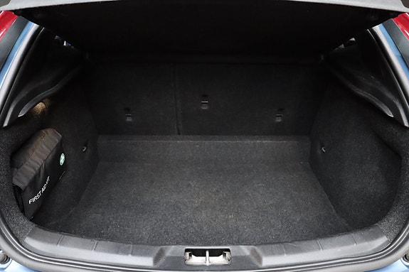 Volvo V40 15 of 22