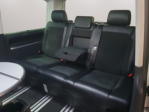 Volkswagen Multivan 16 of 24