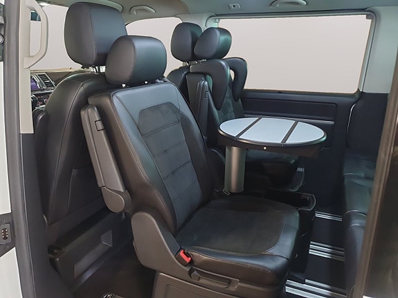 Volkswagen Multivan 14 of 24