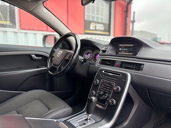 Volvo XC70 11 of 21
