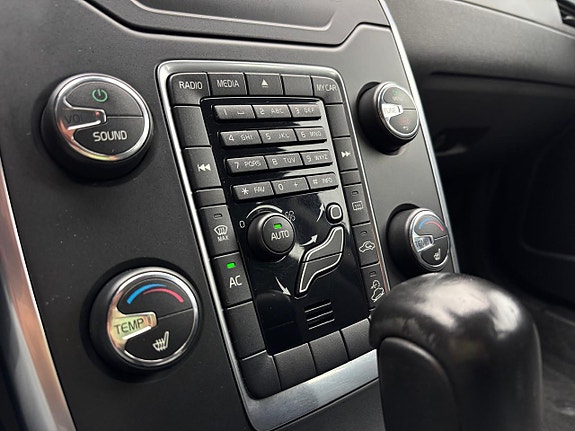 Volvo XC70 15 of 21