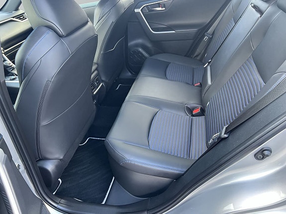 Toyota RAV4 7 of 10