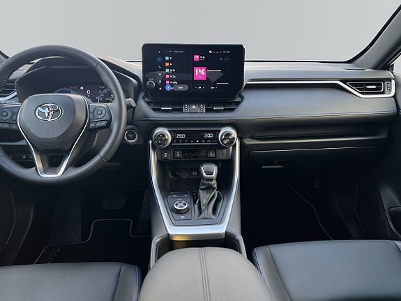 Toyota RAV4 8 of 10