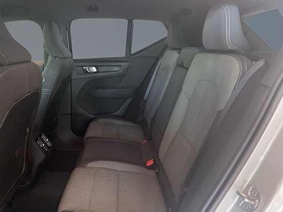 Volvo XC40 8 of 14