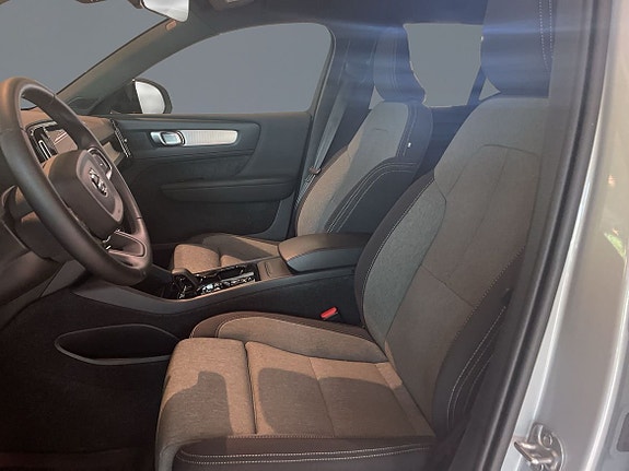 Volvo XC40 6 of 14
