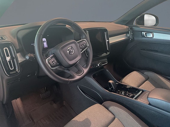 Volvo XC40 5 of 14