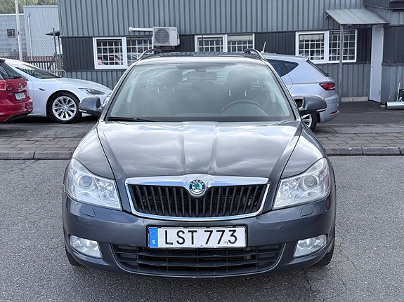 Skoda Octavia 3 of 9