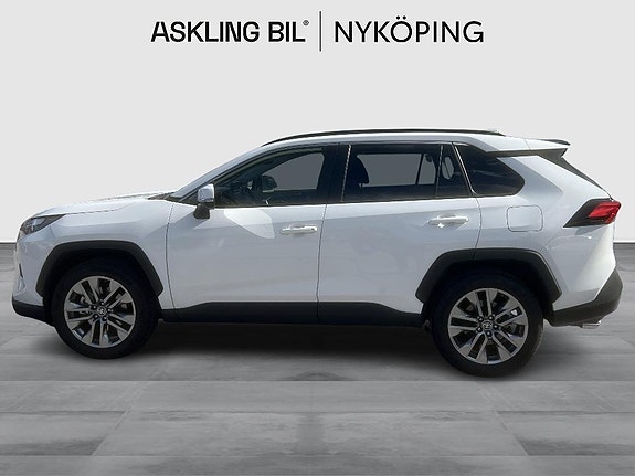 Toyota RAV4 3 of 11