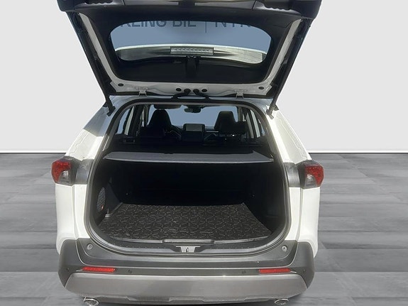 Toyota RAV4 10 of 11