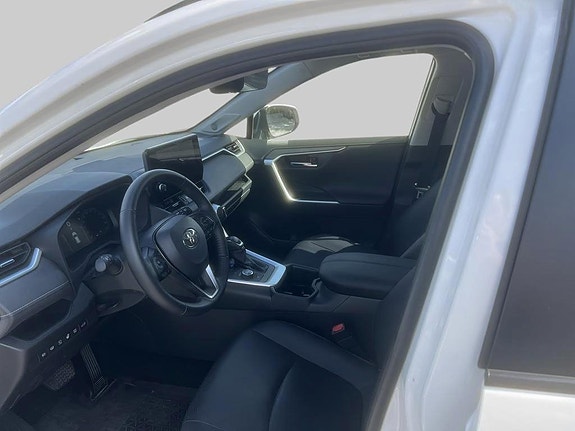 Toyota RAV4 6 of 11