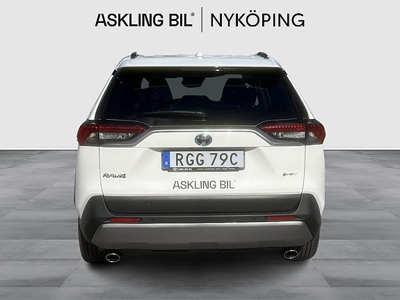 Toyota RAV4 4 of 11