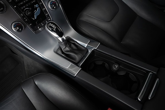 Volvo XC60 10 of 23