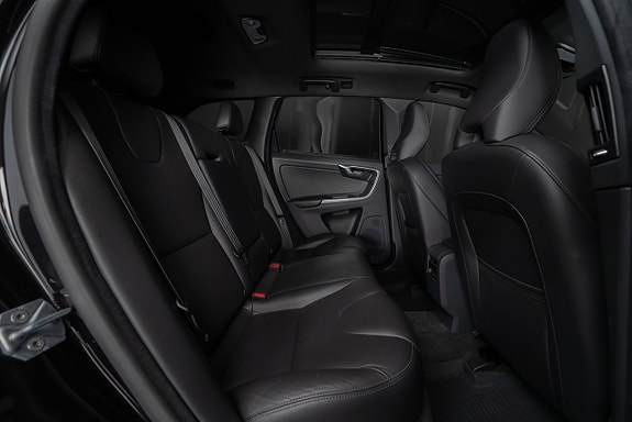 Volvo XC60 16 of 23