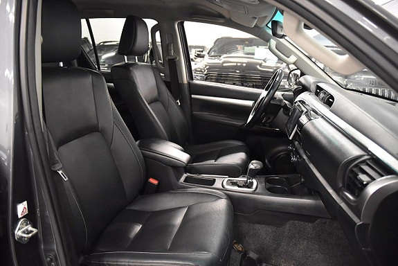 Toyota HiLux 13 of 19