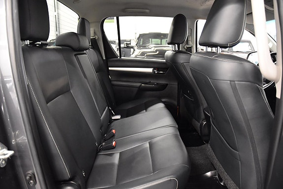 Toyota HiLux 14 of 19