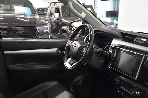 Toyota HiLux 8 of 19
