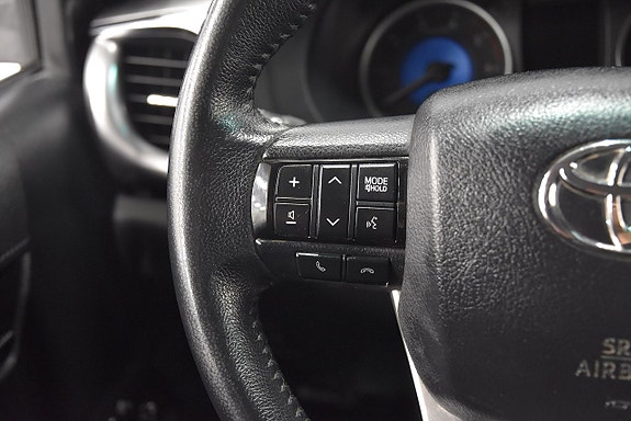Toyota HiLux 10 of 19