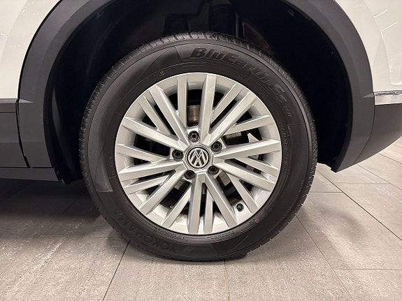 Volkswagen T-Roc 12 of 12