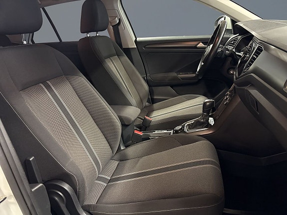 Volkswagen T-Roc 6 of 12