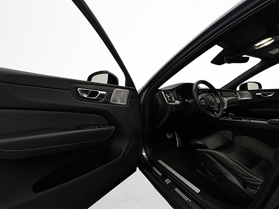 Volvo XC60 18 of 30