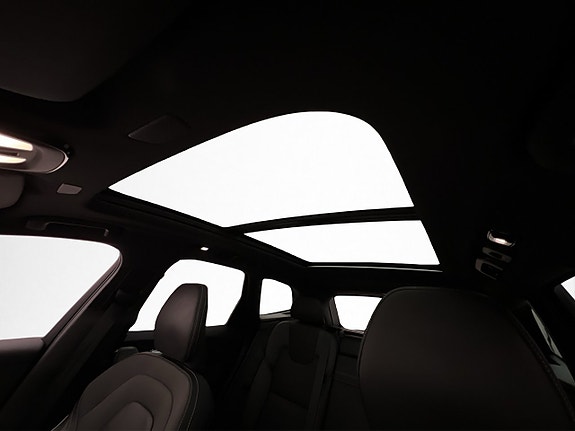 Volvo XC60 14 of 30