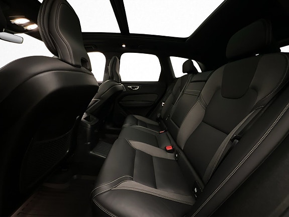 Volvo XC60 25 of 30