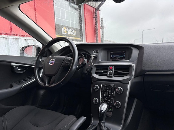 Volvo V40 11 of 26