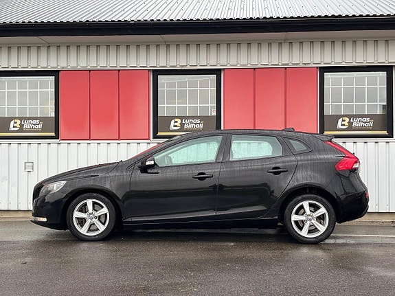 Volvo V40 3 of 26