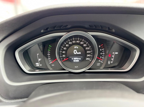 Volvo V40 13 of 26