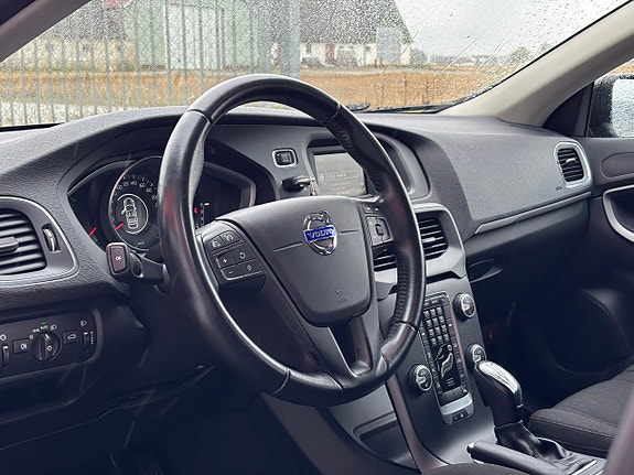Volvo V40 8 of 26