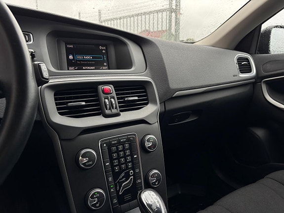 Volvo V40 14 of 26