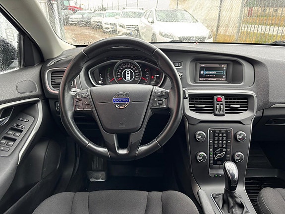 Volvo V40 10 of 26
