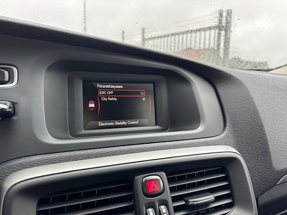 Volvo V40 23 of 26
