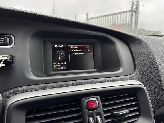 Volvo V40 18 of 26
