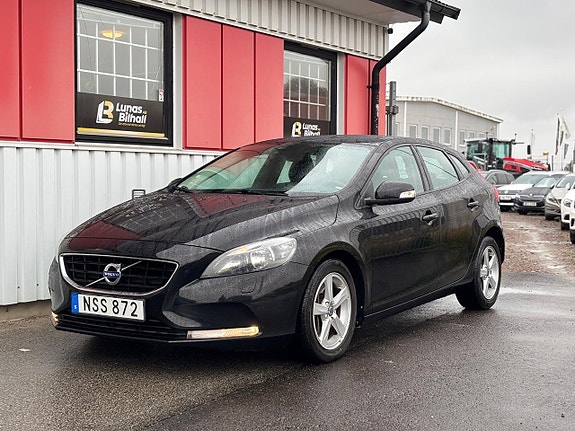 Volvo V40 2 of 26