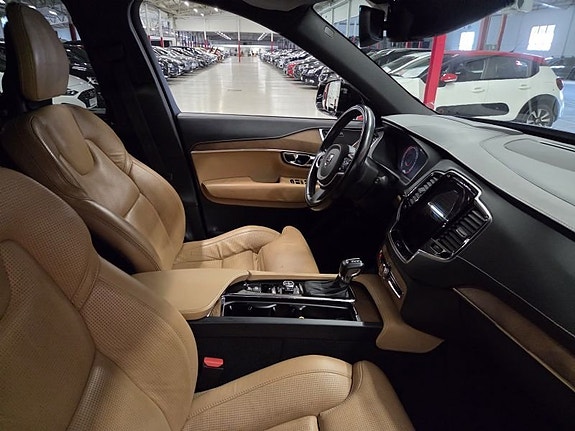 Volvo XC90 4 of 10