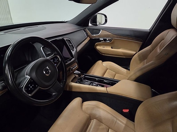 Volvo XC90 10 of 10