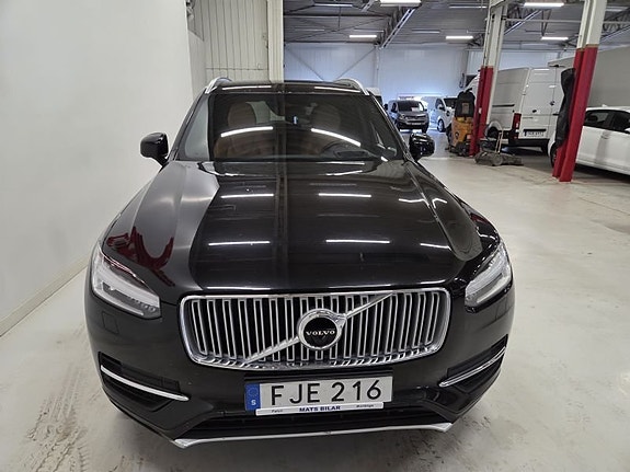 Volvo XC90 2 of 10