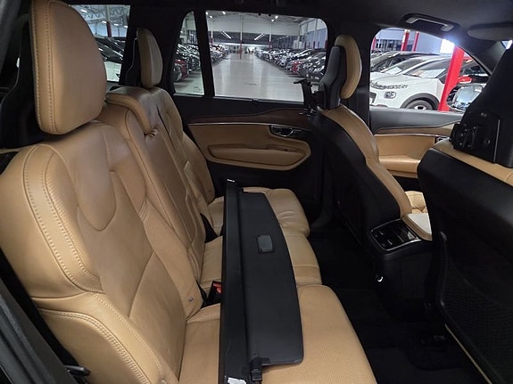 Volvo XC90 5 of 10