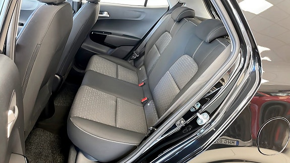Kia Picanto 9 of 12