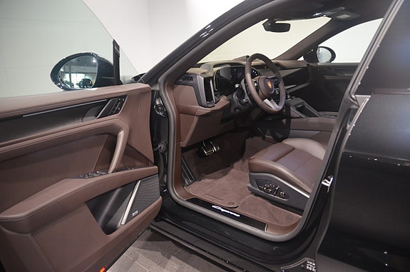 Porsche Cayenne Coupe 9 of 21