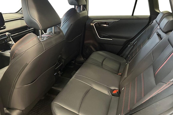 Toyota RAV4 13 of 30