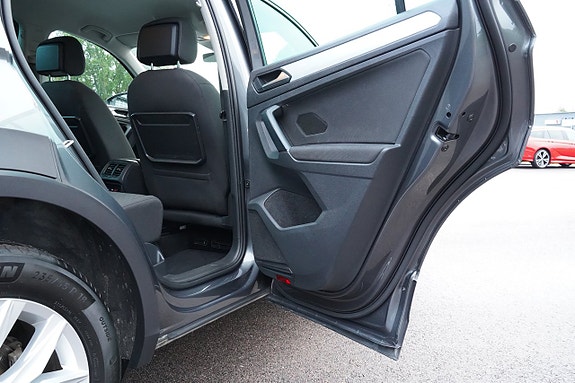 Volkswagen Tiguan 16 of 27
