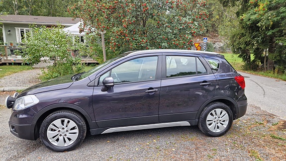 Suzuki SX4 S-Cross 2 of 6