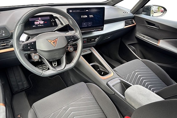 Cupra Born 7 of 14